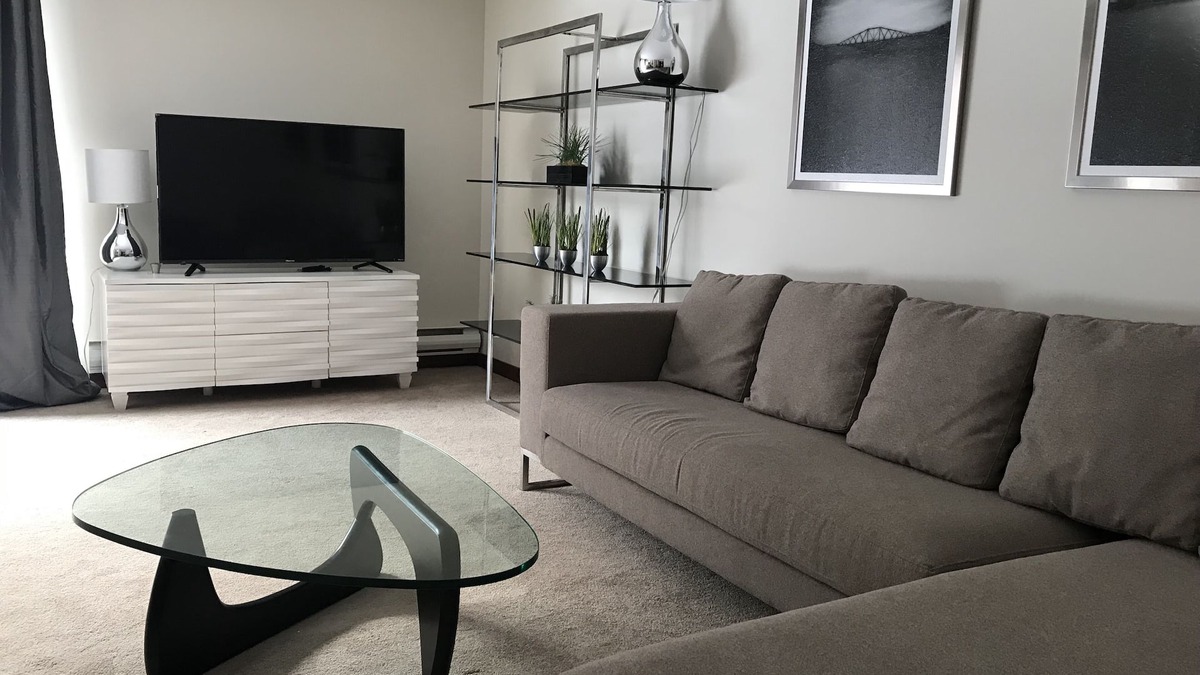 Saskatoon Apartment | Fully Renovated 2 Bed, 1 Bath Apartment near 8th Street