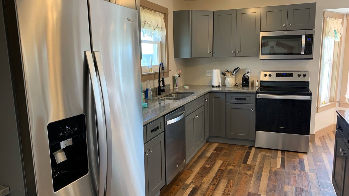 Corinth House | Fully renovated 3 bedroom 2 bath 5 miles to Ark Encounter with wheelchair access