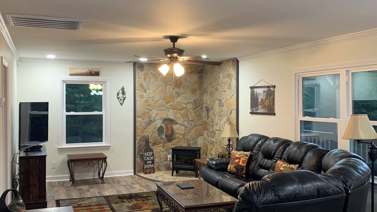 Piper Gap Cabin | Fully Renovated Cabin in the Blue Ridge Mountains with Stunning Views