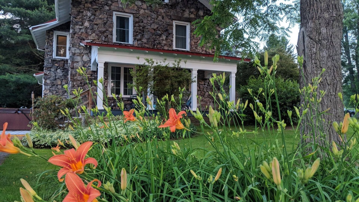 Confluence House | Fully renovated, charming stone house at the confluence of the 3 rivers