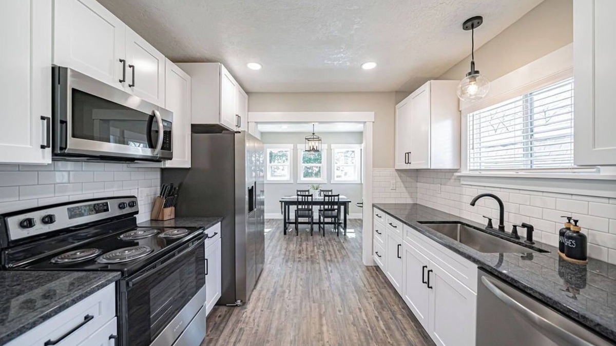 St. Anthony Cottage | Fully Renovated Cottage Close to Yellowstone & Rexburg, just off the highway!