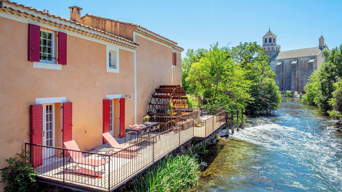 Le Thor House | Fully renovated old mill with heated swimming pool near Isle-sur-Sorgue