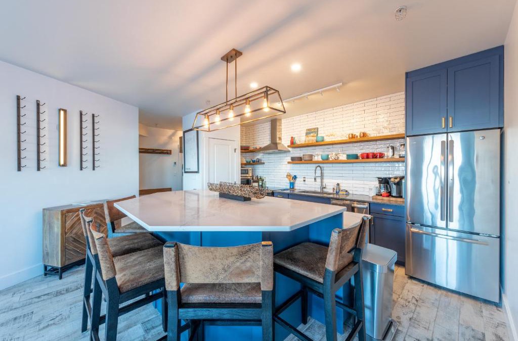 Golden Apartment | Fully Renovated Ski-in/out Loft with Private Hot Tub!