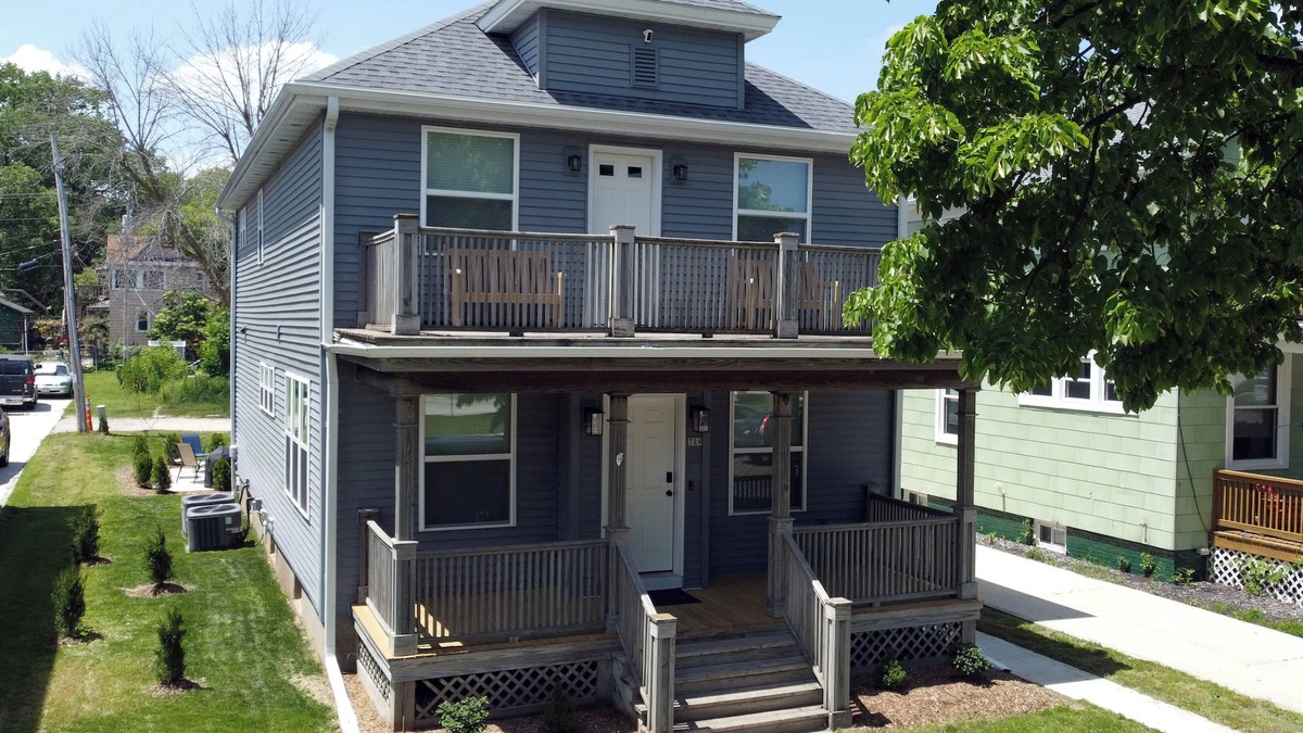 Sheboygan House | Fully renovated, updated, and high-end finished 5 bedroom facing the marina!