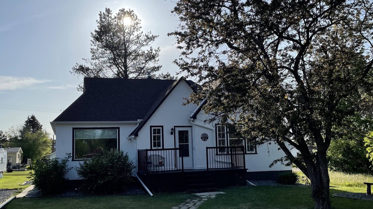 Sylvan Lake House | Fully Renovated Vintage Lake House steps from the lake and local amenities