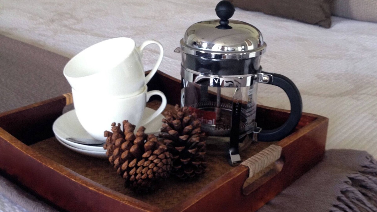 Kenmore Apartment | Fully self-contained 2 bed apartment. Walk to restaurants and cafes.