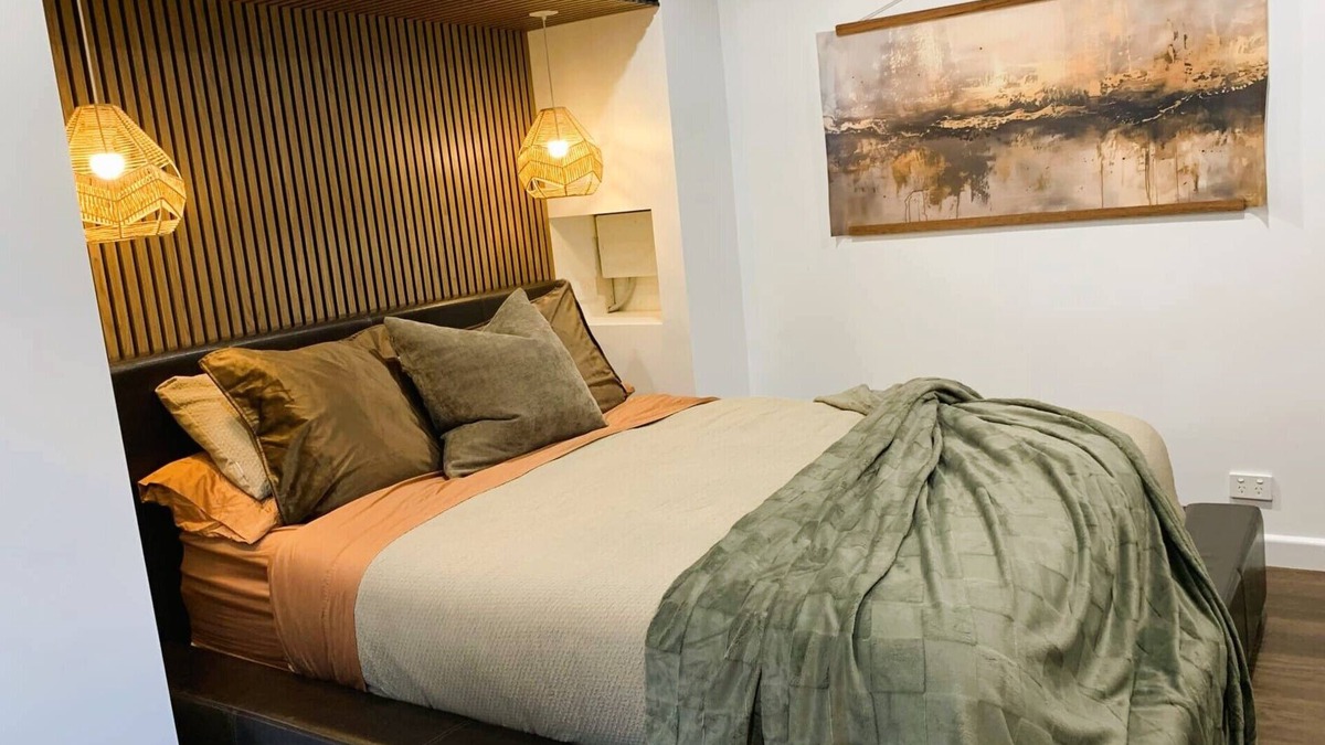 Carrara Apartment | Fully Self-contained Spacious Granny Flat/Pool House at Rear of Owner's Home.