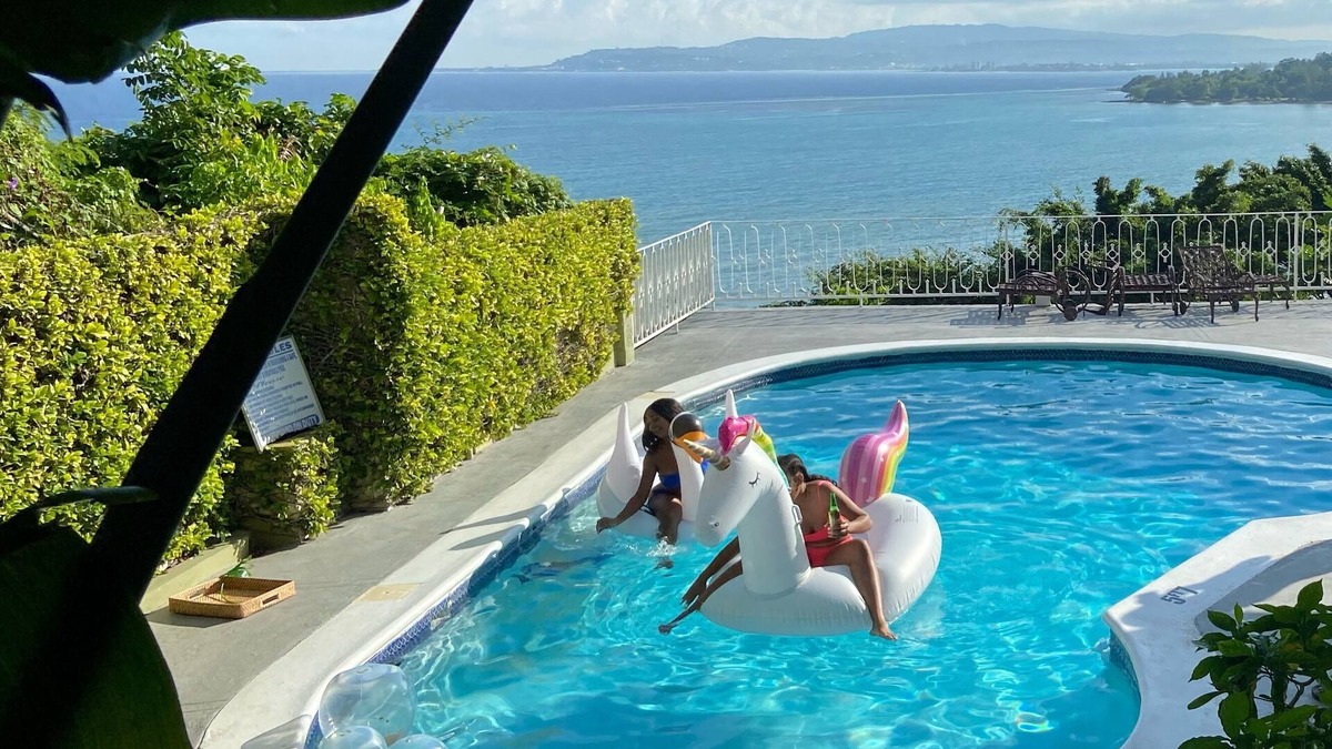 Tryall House | Fully Staffed, private pool, breakfast included, ocean view villa for groups!