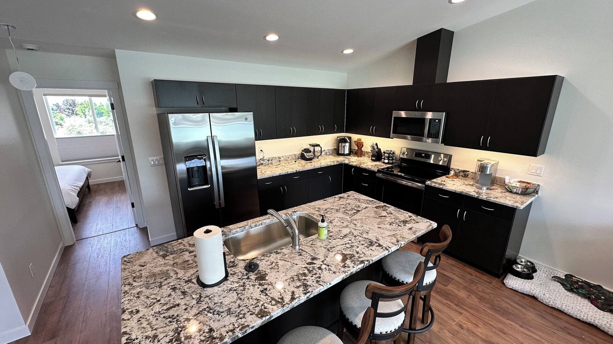 Joseph House | Fully Stocked 3BR Townhome - Walk anywhere in Joseph! (B)