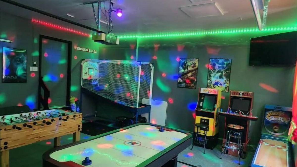 Lindenwald House | Fully Stocked home with home theater and game room