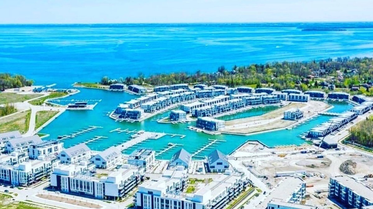 Innisfil Apartment | *FULLY STOCKED MODERN CONDO*
