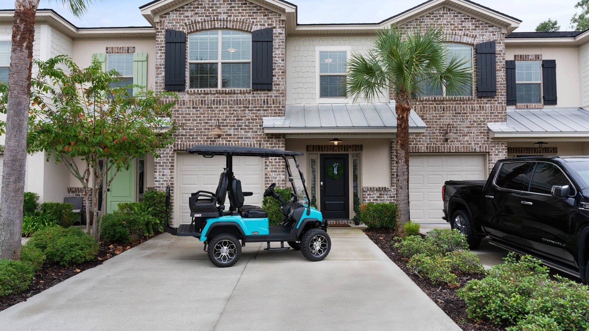 Epworth Acres House | Fully Stocked Kitchen | Golf Cart | Bikes | Beach Gear | Large Master Suite | Pool | Screen Porch