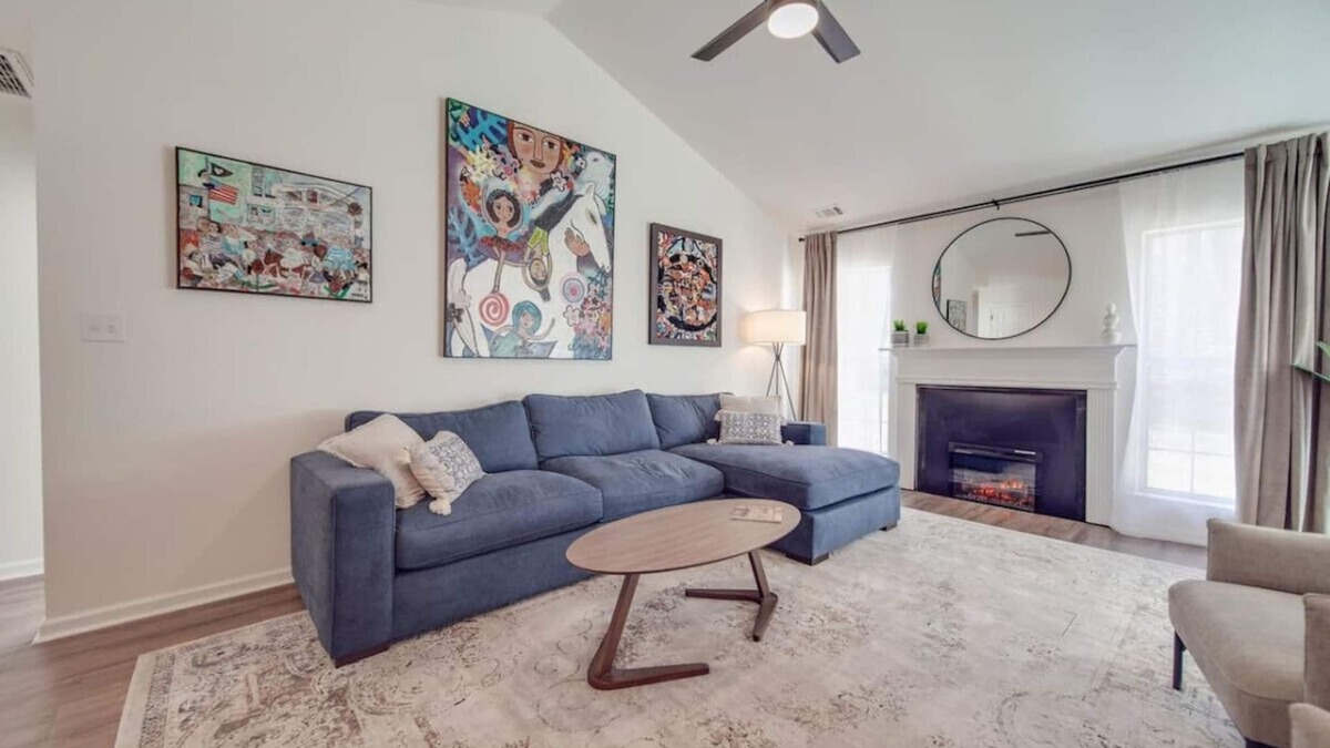 Paw Creek House | Fully Updated 3 BR Ranch Escape—Near USNWC/Airport