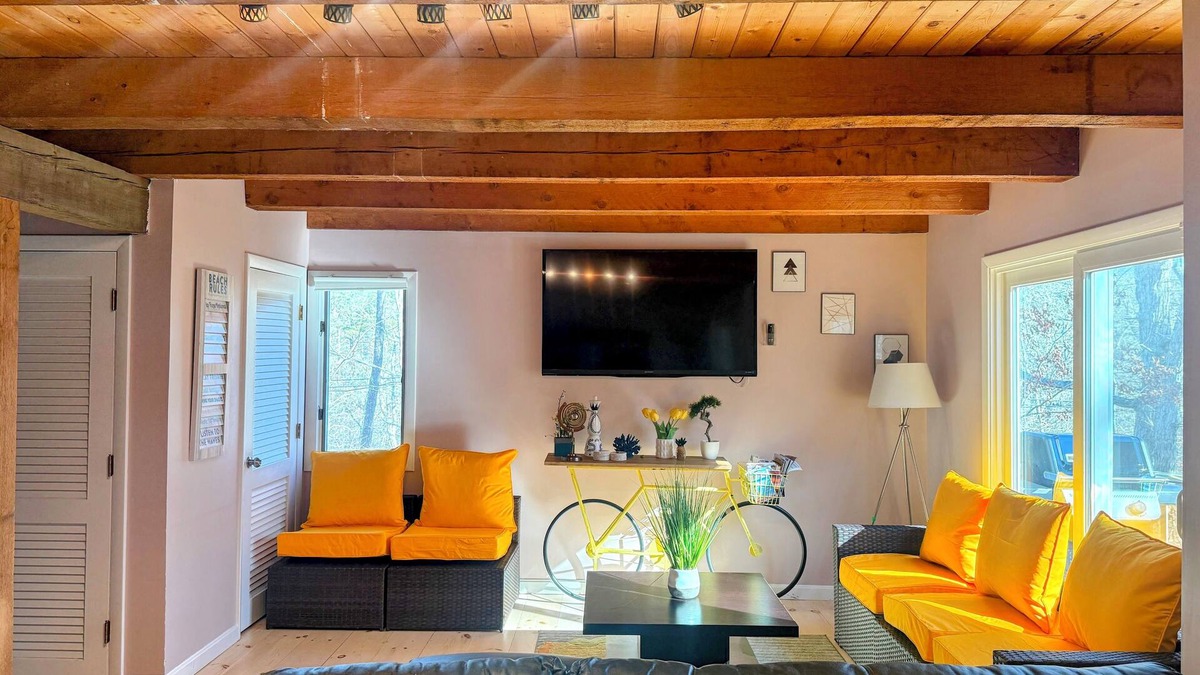 Wellfleet House | Fully updated 4BR 2.5B Patio playset & fireplaces Great location AC Linens Incl.