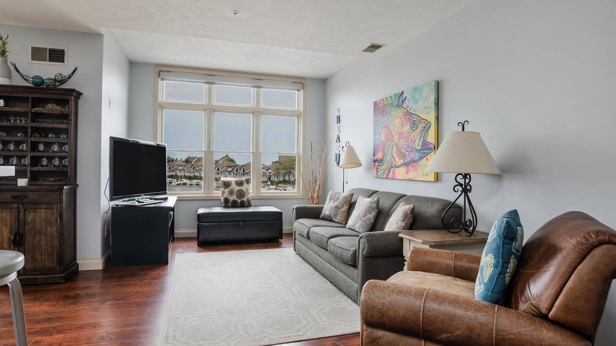 Manistee Condo | Fully Updated Marina View Condo