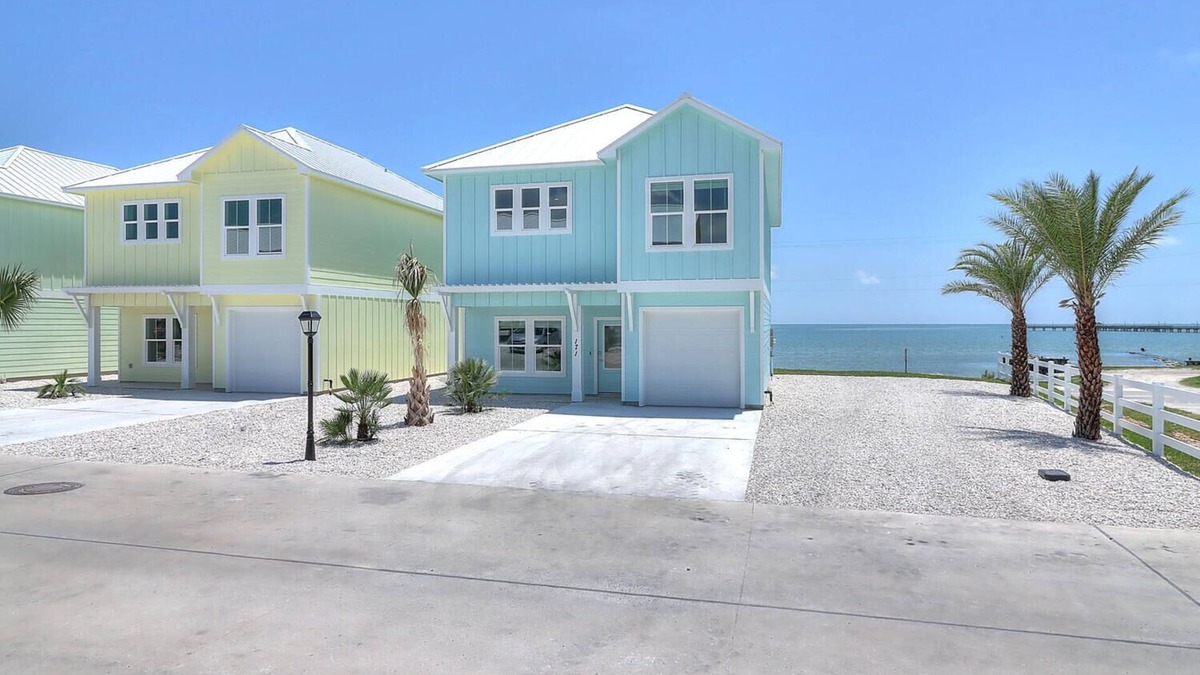 Fulton House | Fulton Breeze! Waterfront, Pool, Private Hottub, Walk to Restaurants and Pier