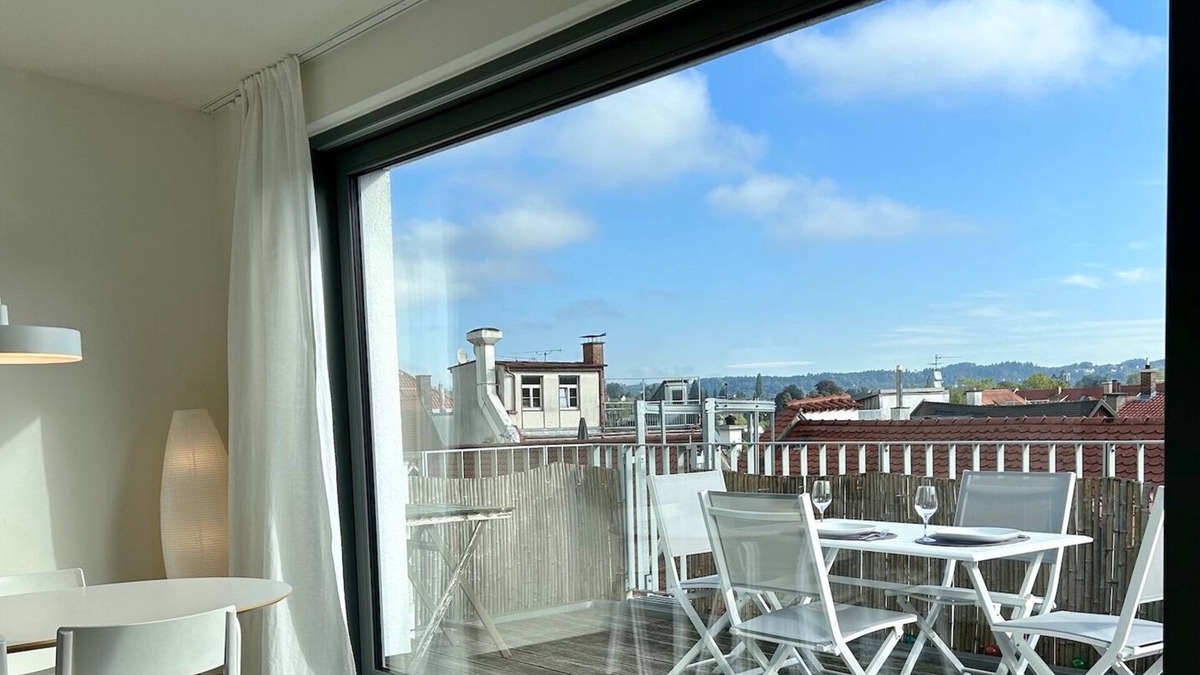Insel Apartment | Fumi vacation apartment - maisonette in renovated old building with large roof terrace