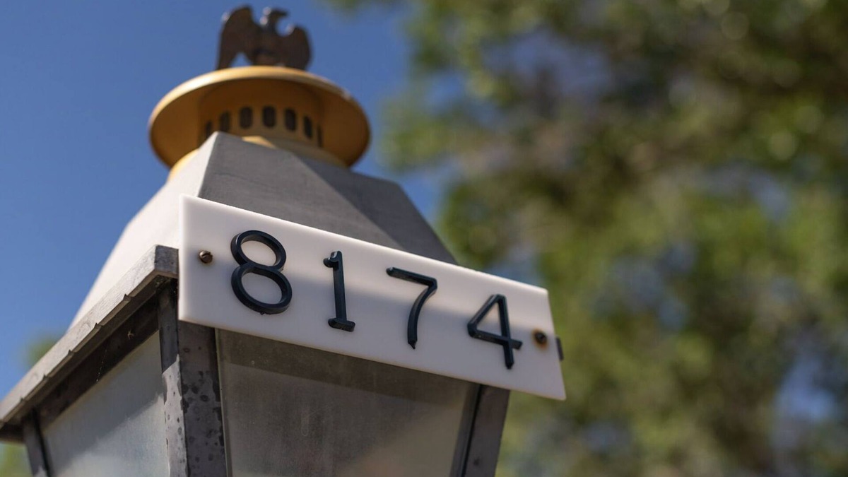 Salida House | Fun and Eclectic McNiffityville! Dog Friendly - Near Town!