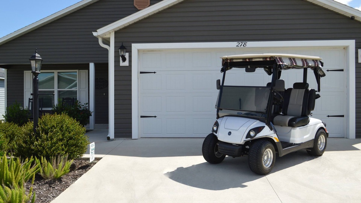 Candler House | Fun and lively home in The Villages! Golf Cart Included.