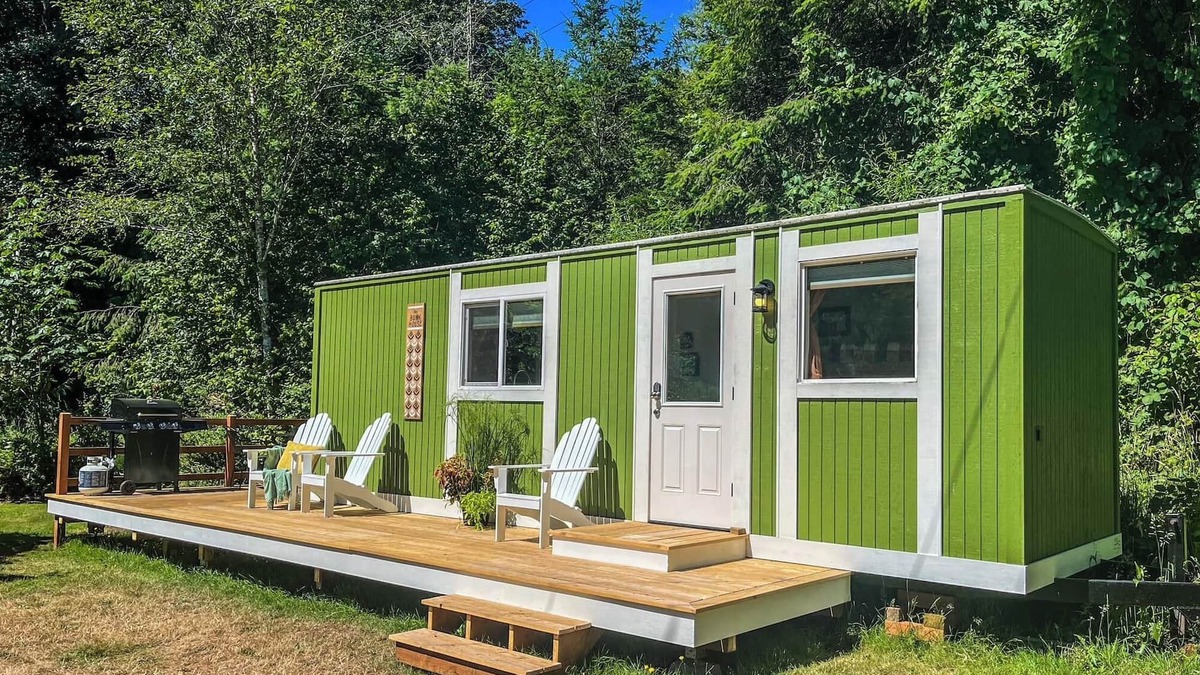 Ryderwood Cottage | Fun and Unique Waterfront Home w/Deck and BBQ - Unique Northwest Vacation Rentals