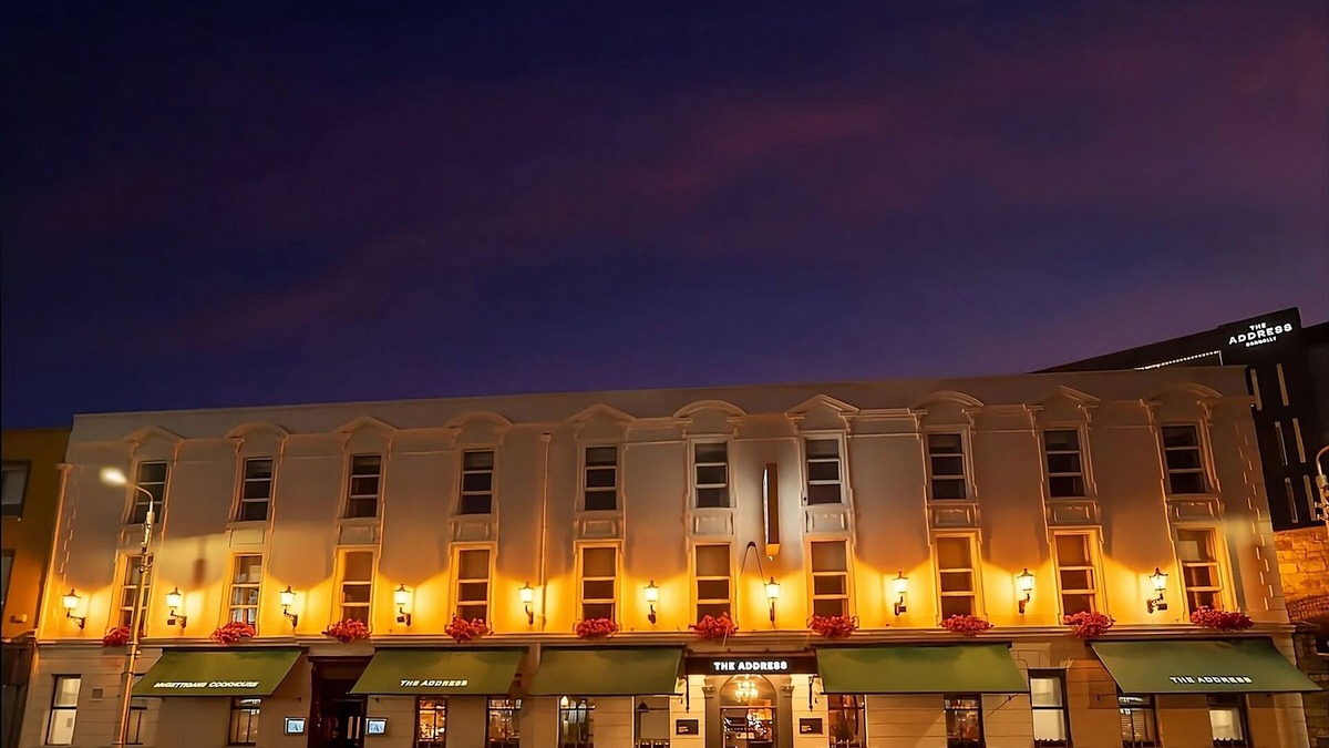 City Centre Dublin Hotel | Fun at Dublin Zoo! Two Contemporary Accommodations in Downtown Dublin!