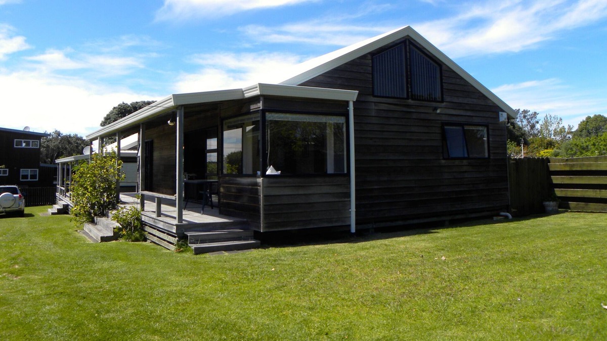 Wharekaho Cottage | Fun at Wharekaho - Simpsons Beach Holiday Home