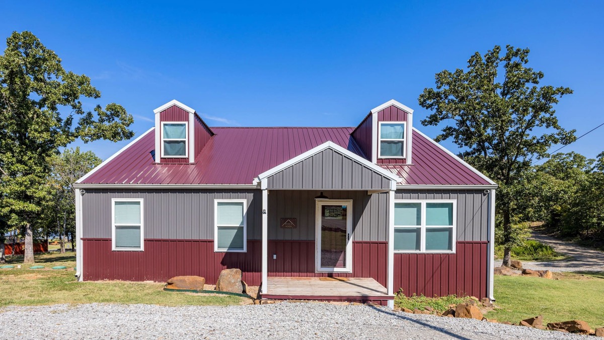 Hoyt House | Fun Beachfront Retreat! Amazing View, Huge Covered Porch, EV Charger, and more!