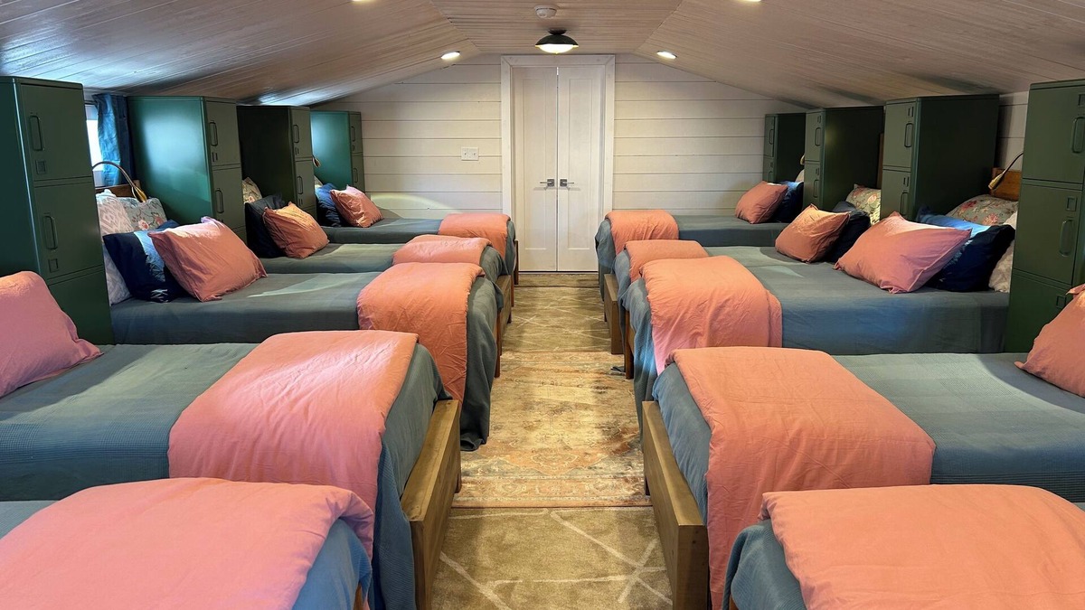 Concho House | Fun Bunkhouse with 10 beds, full kitchen, and WiFi, AC in Historic Concho