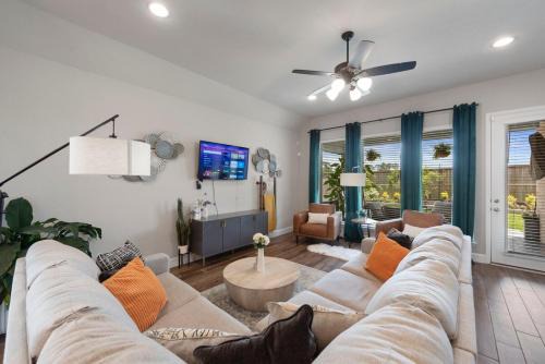 Magnolia House | Fun by the Lake 3BR Gem