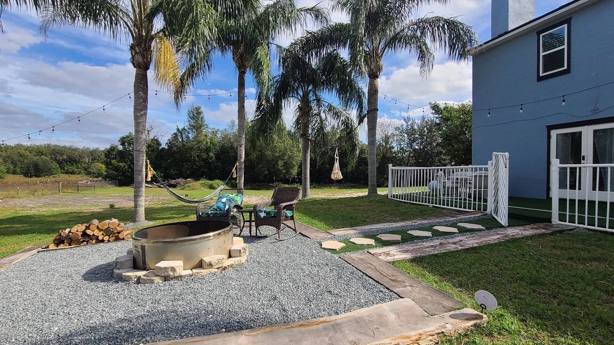 Eustis House | Fun Country Repose: firepit bbq wifi games