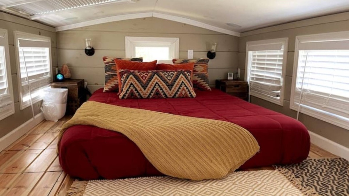 Ryland House | Fun, Cozy "Tiny House" Retreat w/Study, fast WiFi