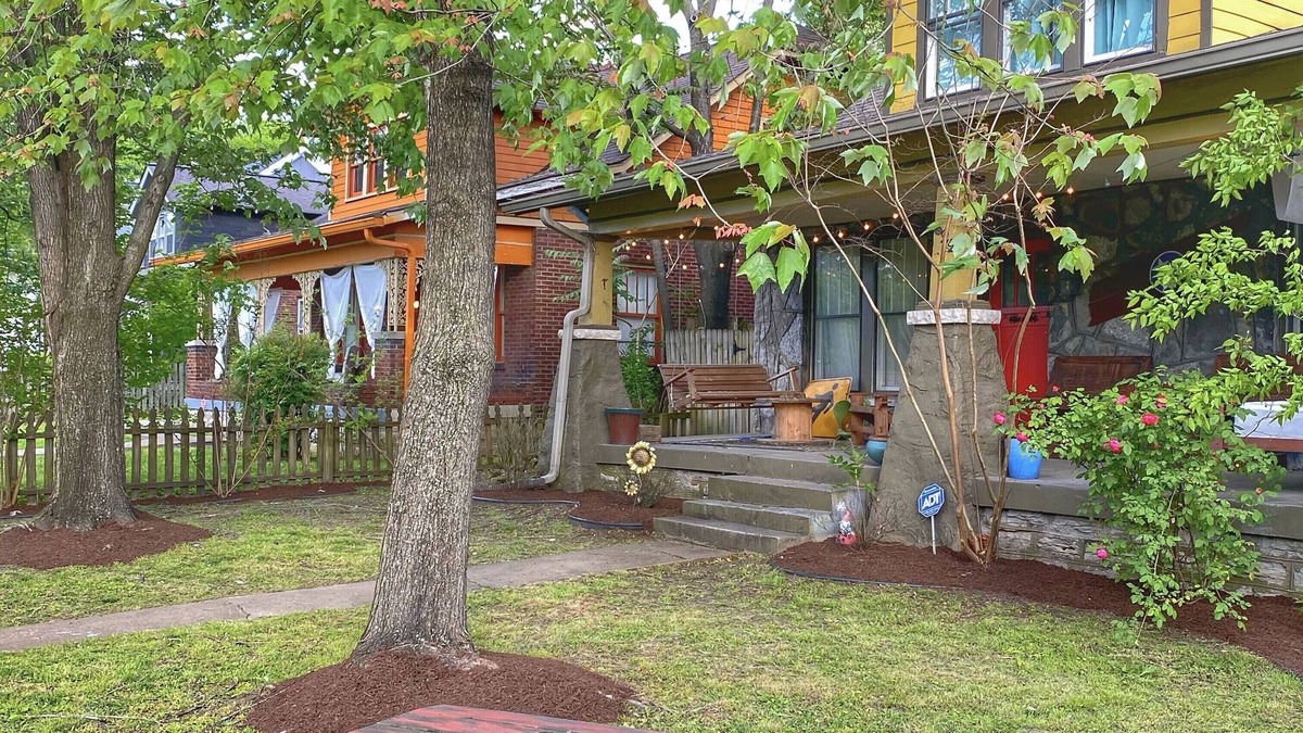 Historic Edgefield House | Fun East Nashville Home: Walk to Broadway,Nissan Stadium,Deck, Fire Pit, & Grill