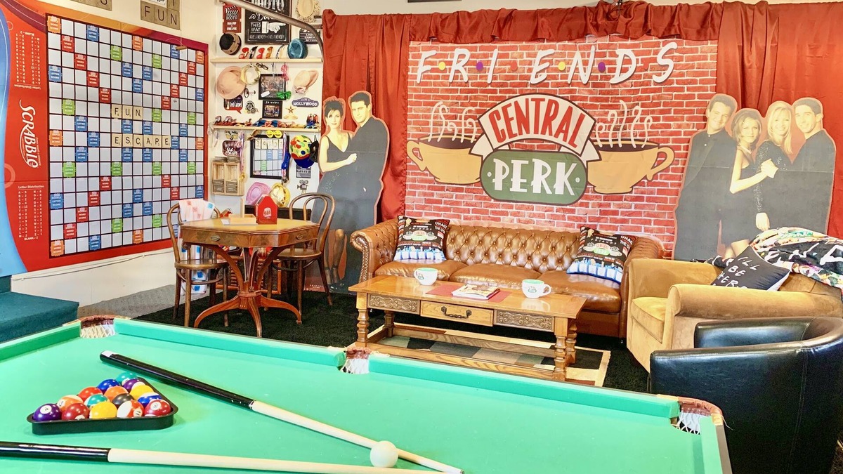 Ottawa House | Fun Escape 1 - Starved Rock - Skydive- Game Room