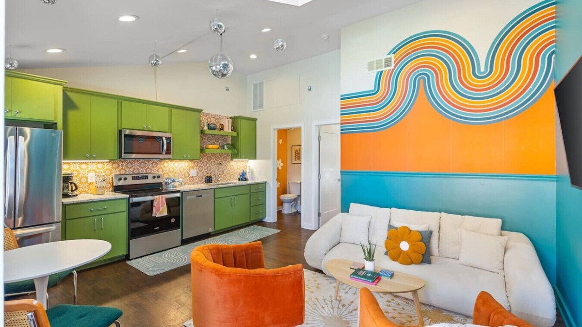 Greenwood Condo | Fun & Fabulous - Walk to Bars, Coffee & Restaurants
