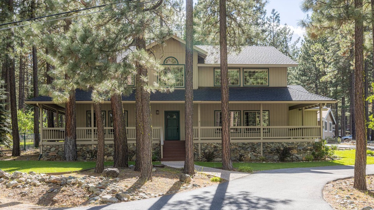 Graeagle Cabin | Fun Family Cabin in the Heart of the Lost Sierra w/BBQ, Games and Tons of Space