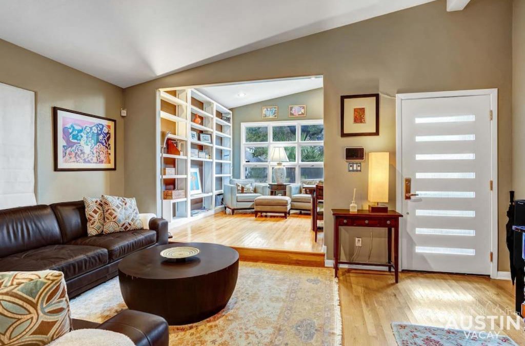 Bryker Woods House | Fun For the Whole Family - Easy Access to Downtown