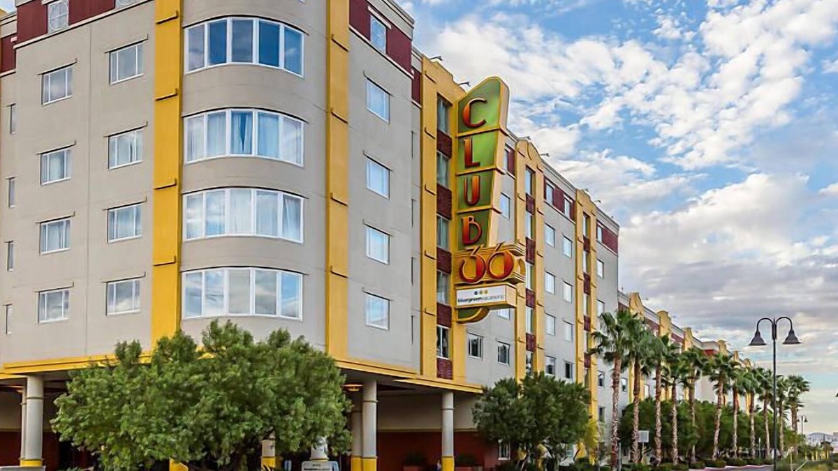Las Vegas Resort | Fun & funky resort close to the Strip