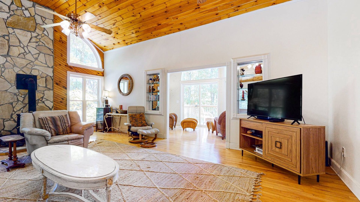 Clarkesville House | Fun getaway on three wooded acres with furnished deck & forest views