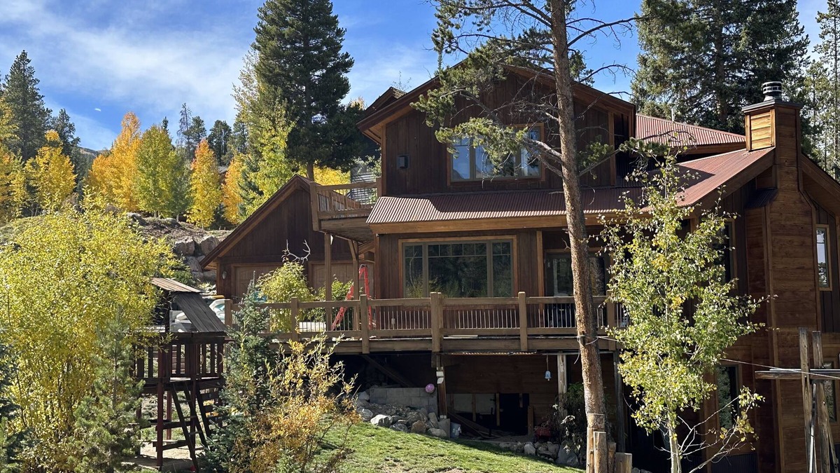 Warrior's Mark West House | Fun home,zipline,tramp,trail access,hot-tub,mtn views,kid&pet👍town skihill close