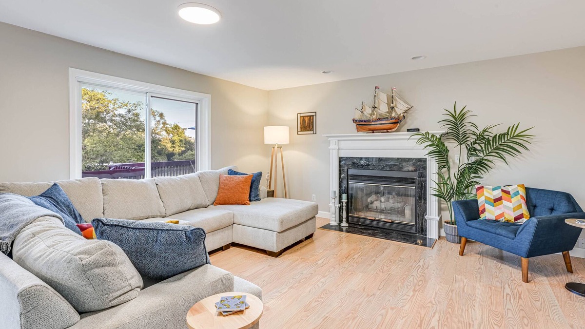 Whittaker House | Fun-in-a-Box. 10 min to A2, great for groups.