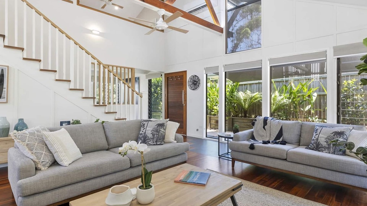 Sunshine Beach House | Fun in Ferris - Everything you need! Pool Sleeps Upto 6