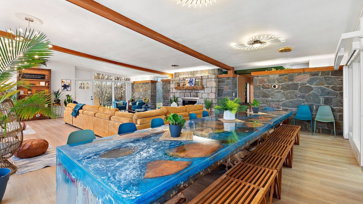 East Stroudsburg House | Fun Indoor Pool Hottub & Sauna Mystery Room