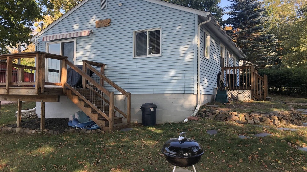 Middlefield Cottage | Fun Lake Front Cottage!