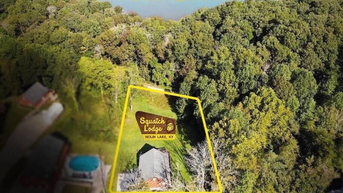 Clarkson House | Fun Lake View Log Cabin at Nolin Lake Mammoth Cave