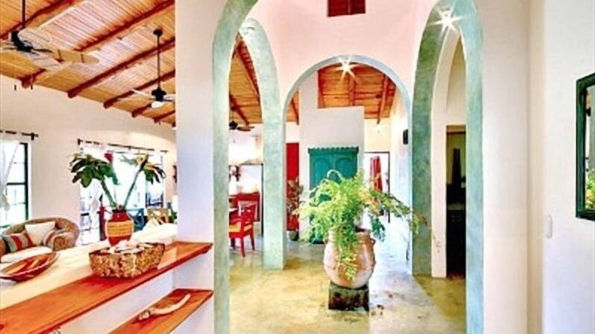 Hills of Esterillos House | FUN LOCAL VIBE LG POOL NEAR BEACH BBQ- PingPong Covered Terrace 24/7 Security