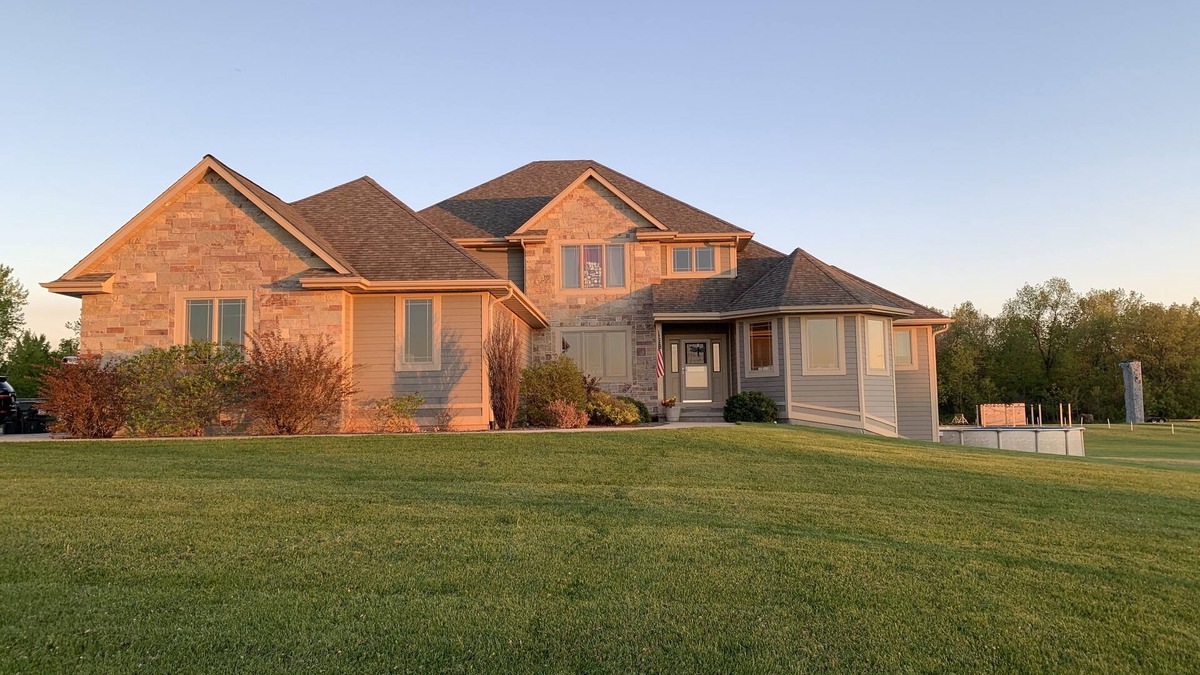 Byron House | Fun luxury home with lots of space inside and out!