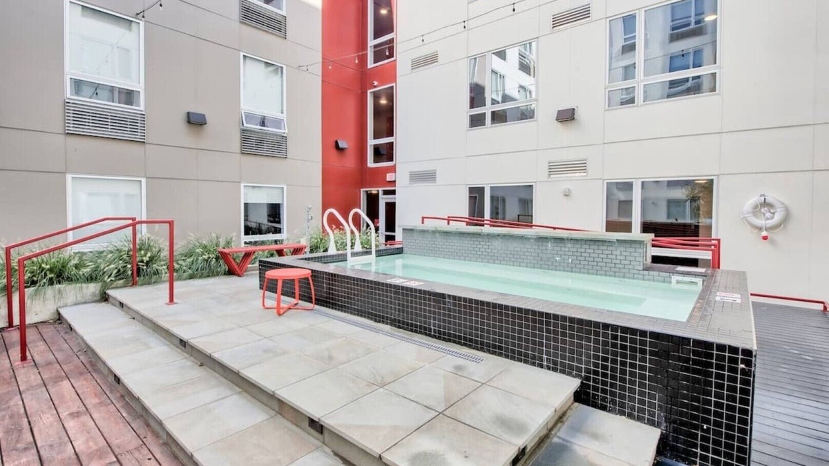 University District Apartment | 🔶Fun Micro-Unit | Garage Parking🚘 + Great Amenities✨ | Great For Long Stays 📆