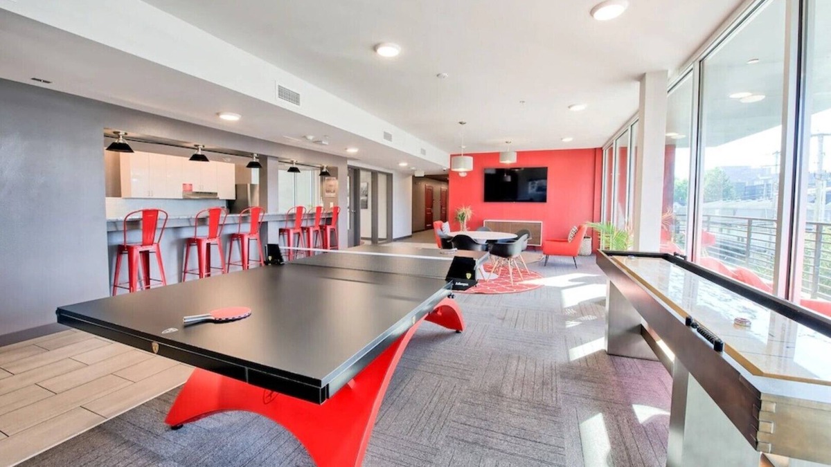 University District House | 🔷Fun Micro-Unit w/ Garage Parking Near High St. | Jacuzzi, Fitness Gym, WiFi, +