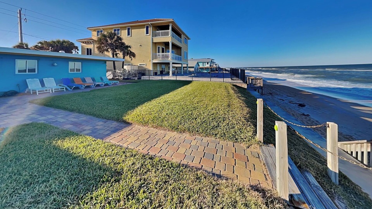 Painters Hill House | Fun Oceanfront Bungalow- Amazing Views, Close to Boardwalk