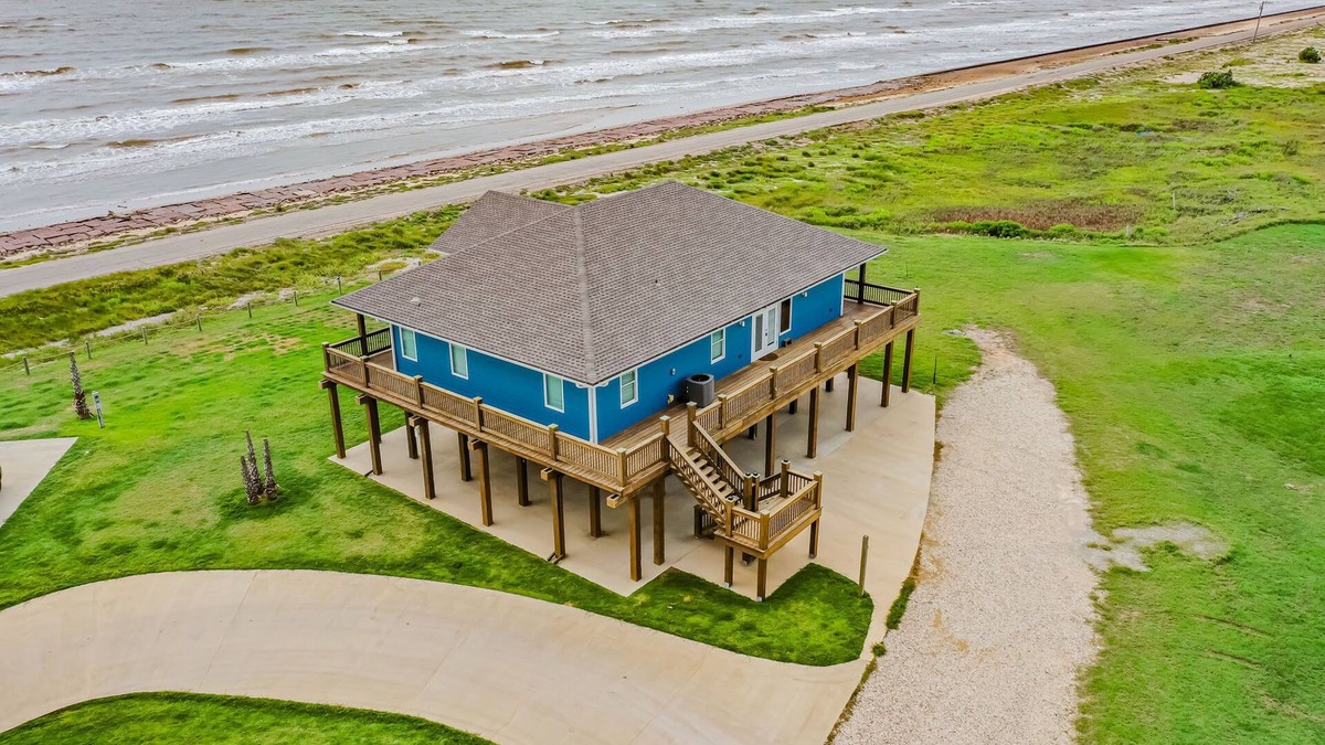 Cedar Lane House | Fun on Sargent Beach in this Fabulous Vacation Home!